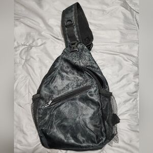 Skull black crossbody handbag purse. EUC.